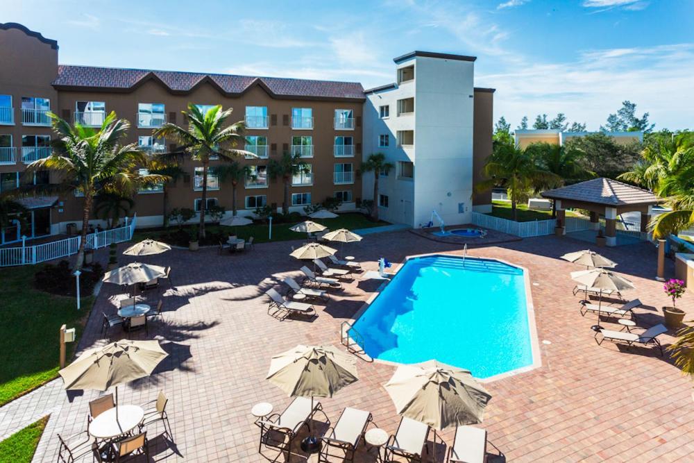 Holiday Inn Express & Suites Naples Downtown - 5Th Avenue By Ihg Εξωτερικό φωτογραφία