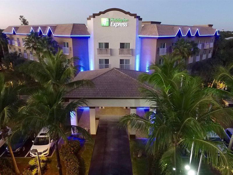 Holiday Inn Express & Suites Naples Downtown - 5Th Avenue By Ihg Εξωτερικό φωτογραφία
