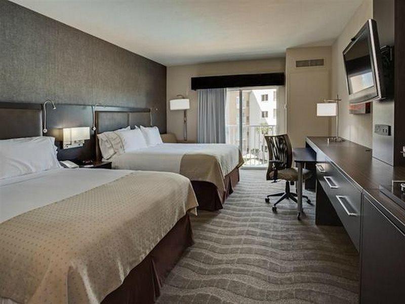 Holiday Inn Express & Suites Naples Downtown - 5Th Avenue By Ihg Εξωτερικό φωτογραφία