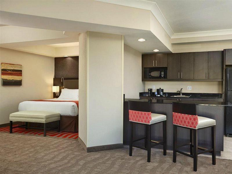 Holiday Inn Express & Suites Naples Downtown - 5Th Avenue By Ihg Εξωτερικό φωτογραφία