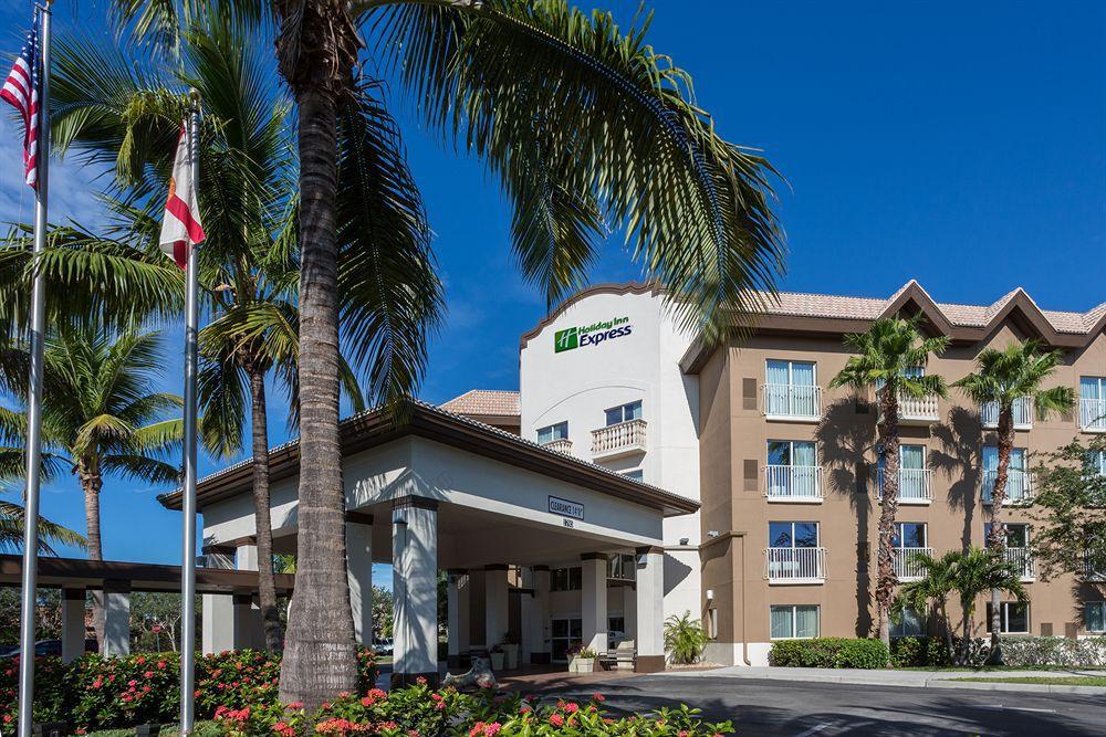 Holiday Inn Express & Suites Naples Downtown - 5Th Avenue By Ihg Εξωτερικό φωτογραφία