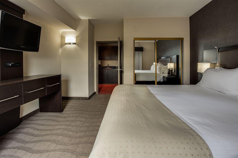 Holiday Inn Express & Suites Naples Downtown - 5Th Avenue By Ihg Εξωτερικό φωτογραφία