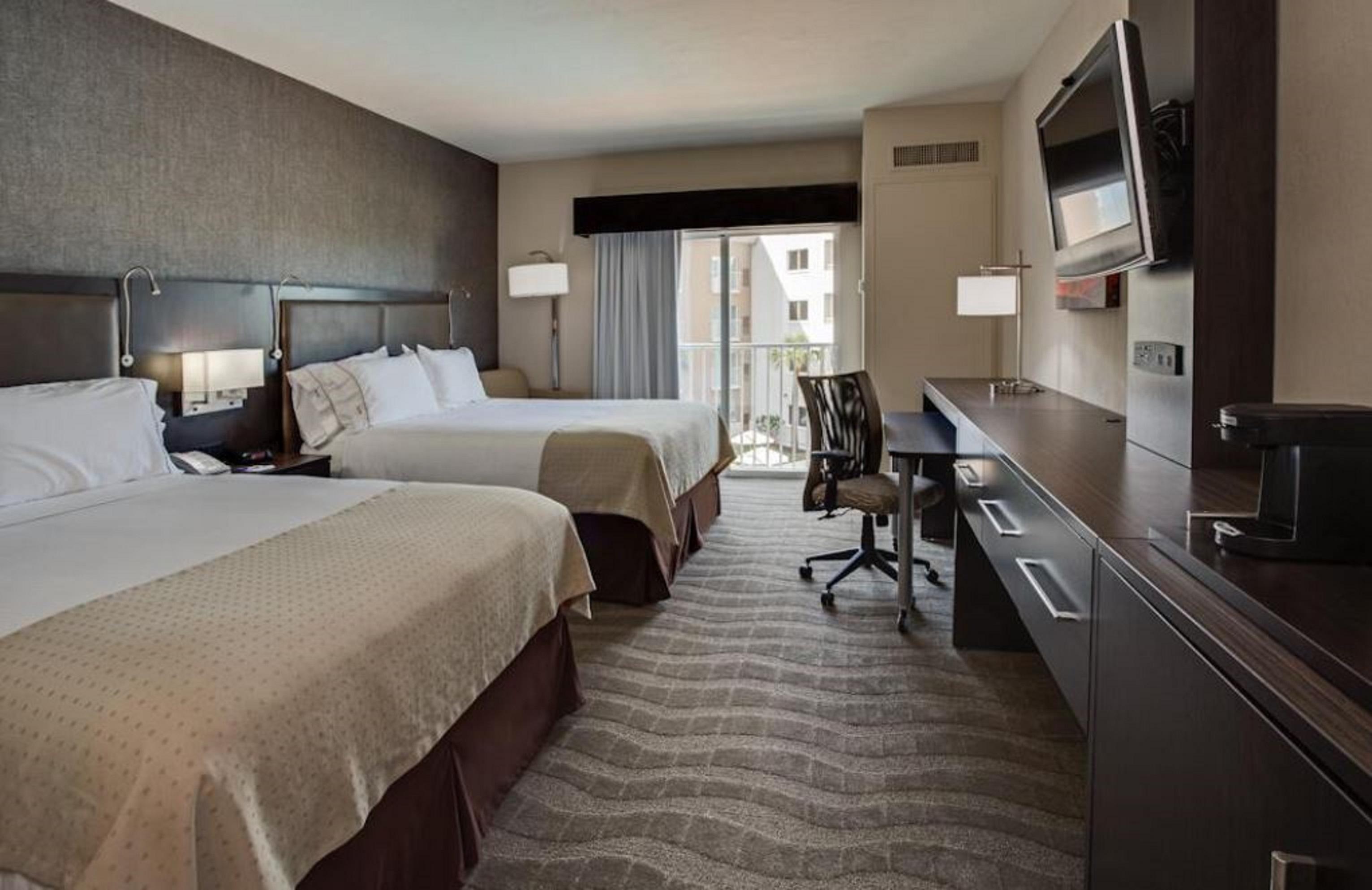 Holiday Inn Express & Suites Naples Downtown - 5Th Avenue By Ihg Εξωτερικό φωτογραφία