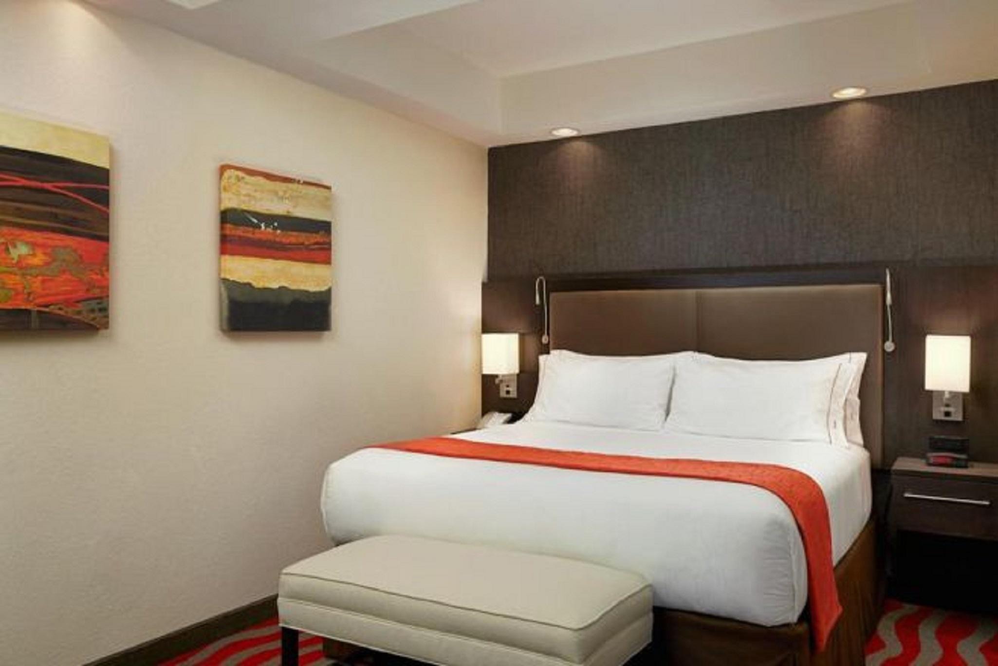 Holiday Inn Express & Suites Naples Downtown - 5Th Avenue By Ihg Εξωτερικό φωτογραφία