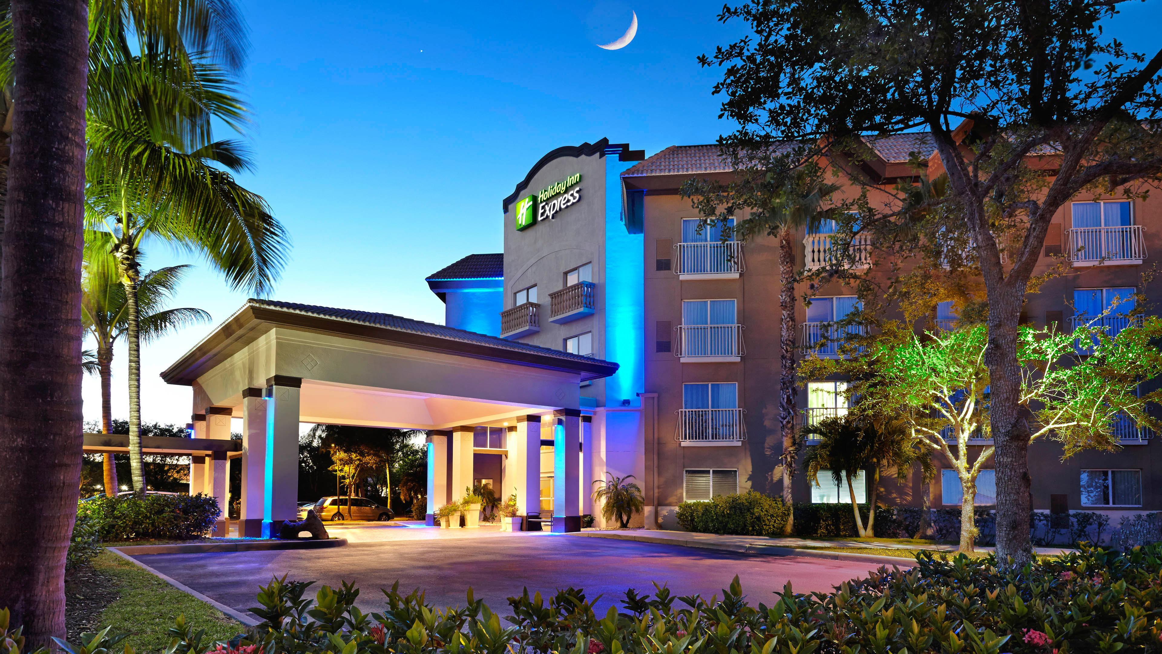 Holiday Inn Express & Suites Naples Downtown - 5Th Avenue By Ihg Εξωτερικό φωτογραφία