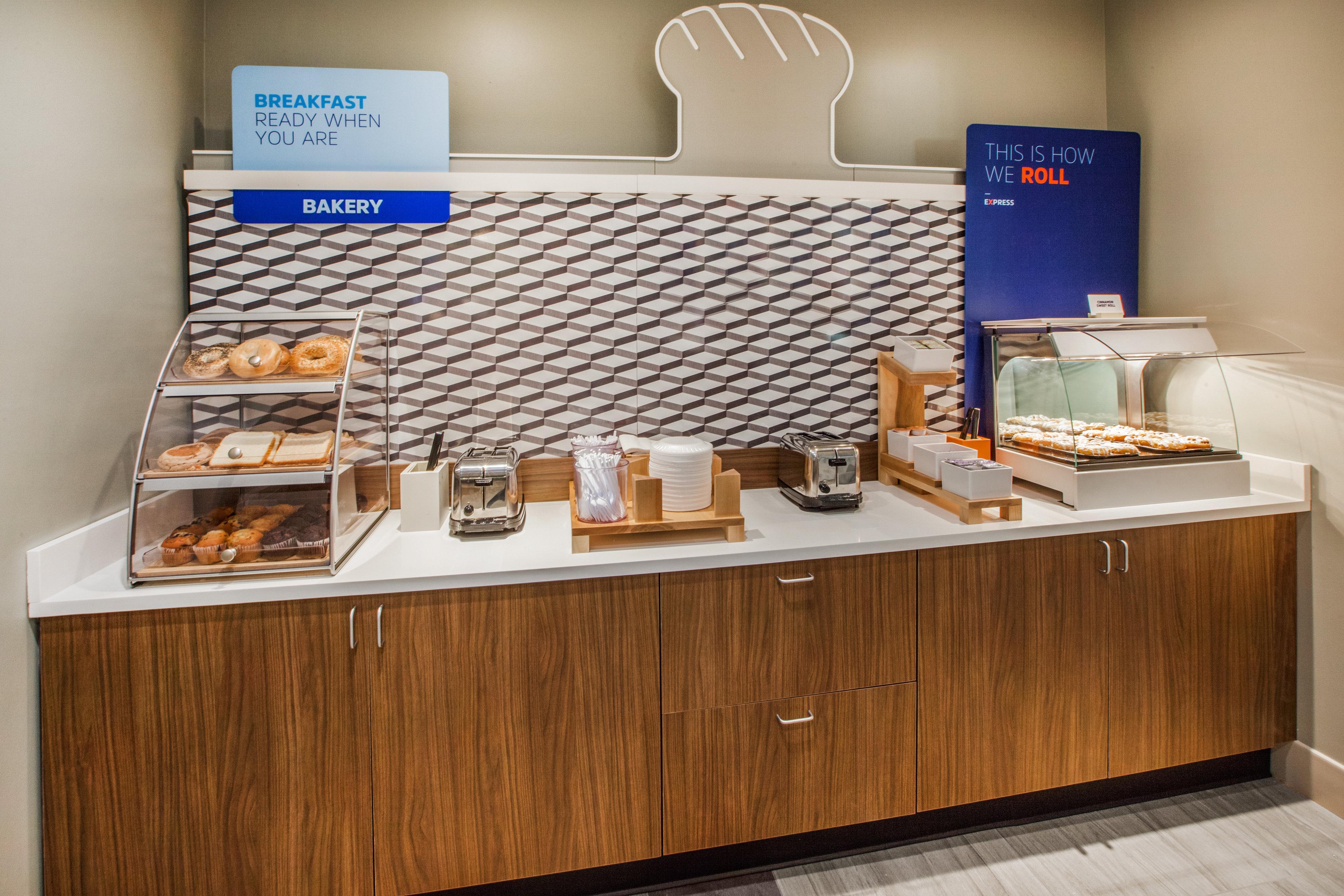 Holiday Inn Express & Suites Naples Downtown - 5Th Avenue By Ihg Εξωτερικό φωτογραφία