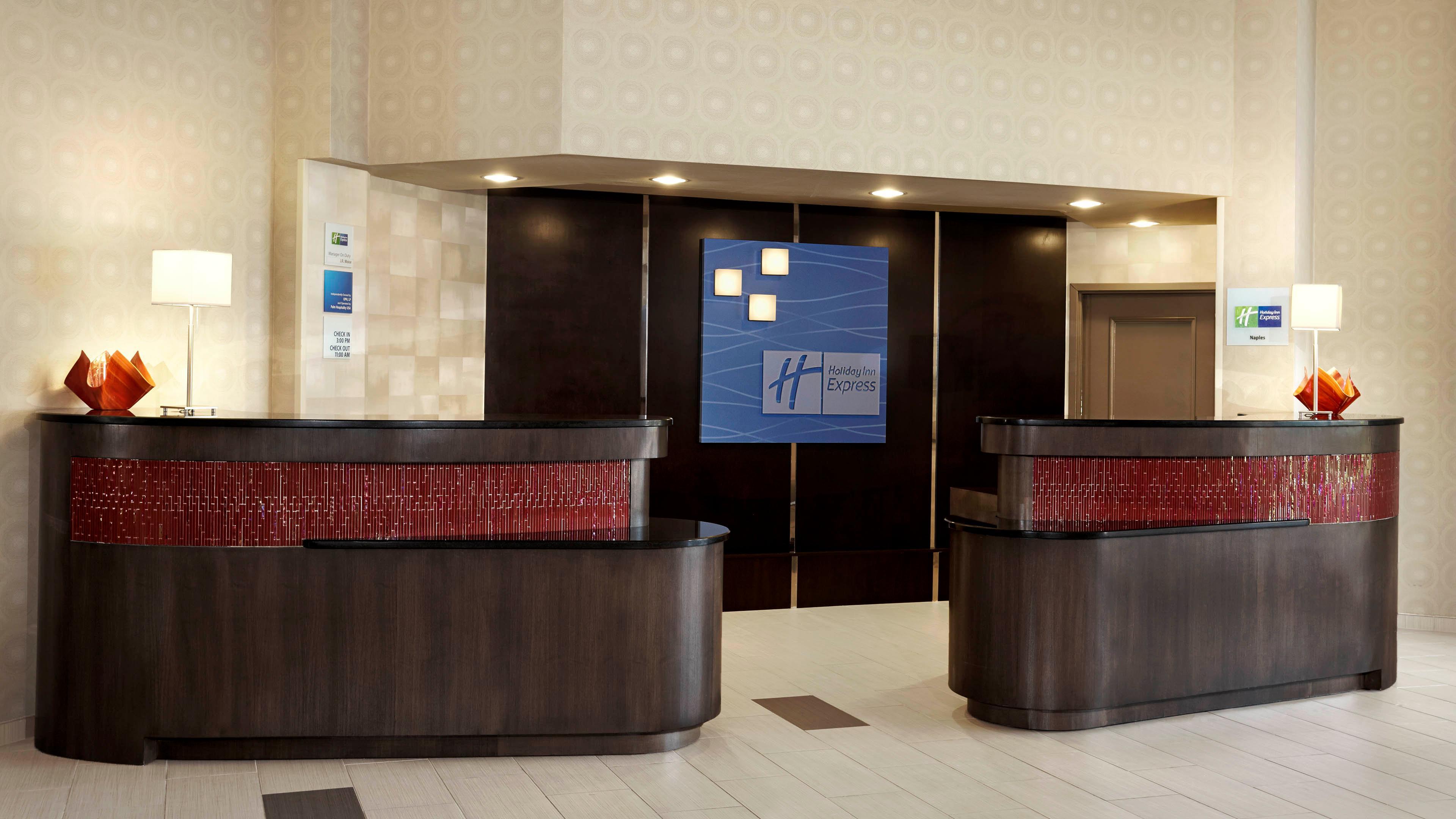 Holiday Inn Express & Suites Naples Downtown - 5Th Avenue By Ihg Εξωτερικό φωτογραφία