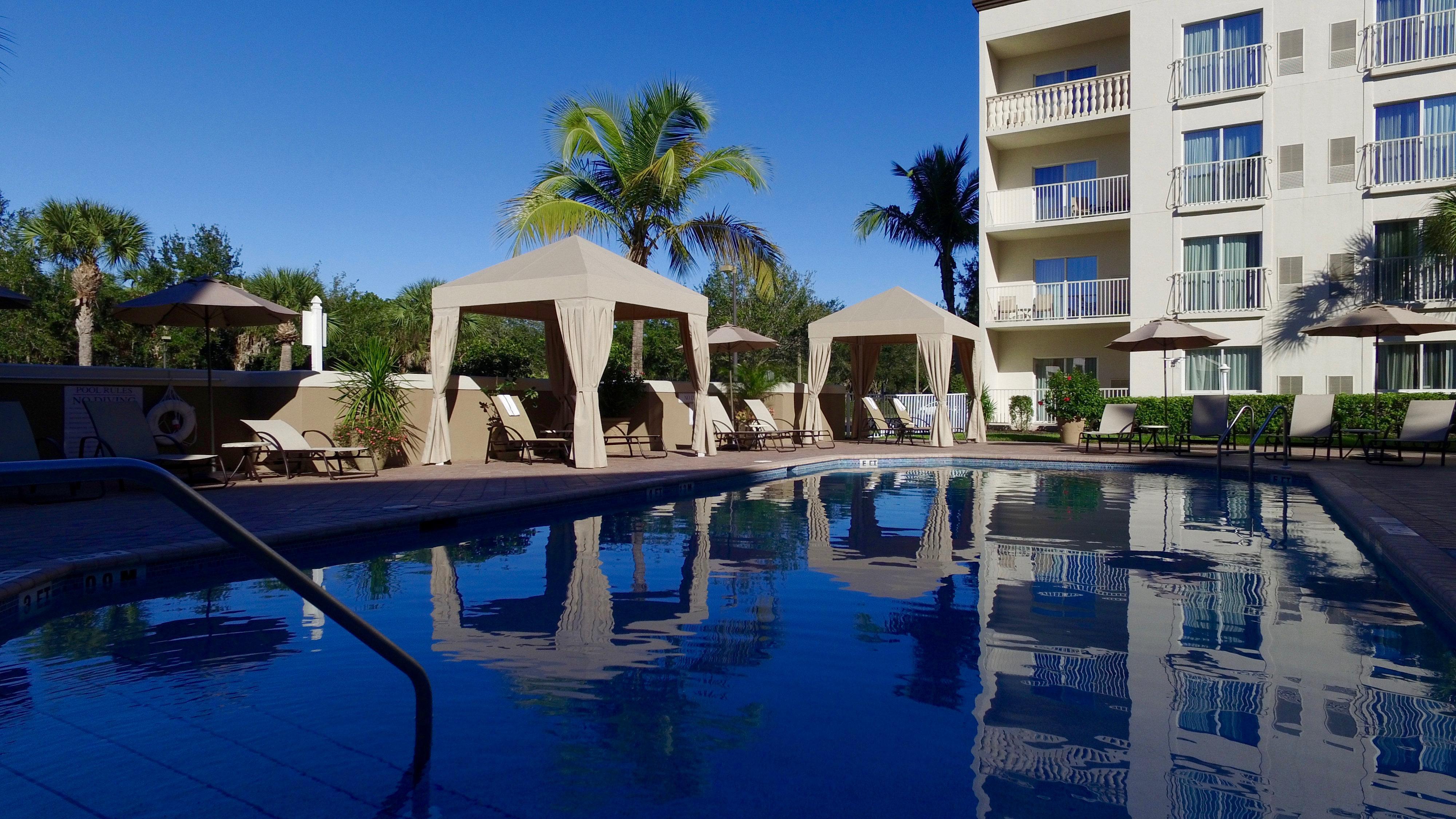 Holiday Inn Express & Suites Naples Downtown - 5Th Avenue By Ihg Εξωτερικό φωτογραφία