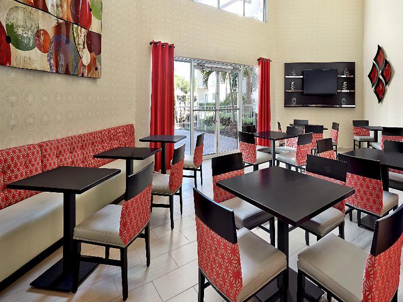 Holiday Inn Express & Suites Naples Downtown - 5Th Avenue By Ihg Εξωτερικό φωτογραφία