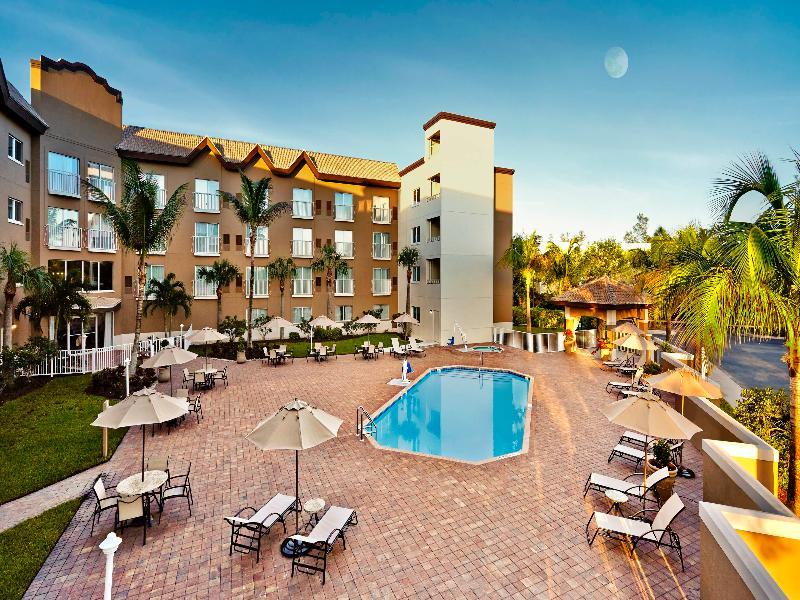 Holiday Inn Express & Suites Naples Downtown - 5Th Avenue By Ihg Εξωτερικό φωτογραφία