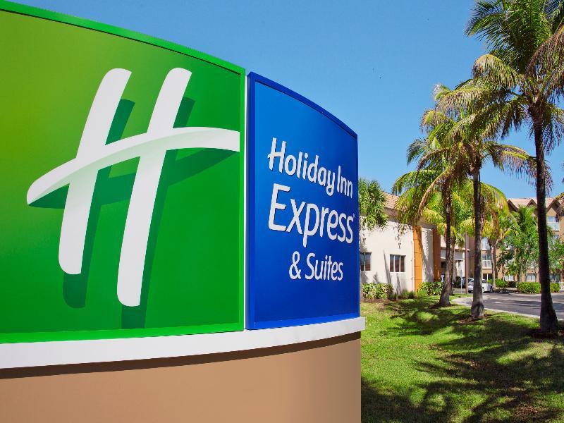 Holiday Inn Express & Suites Naples Downtown - 5Th Avenue By Ihg Εξωτερικό φωτογραφία
