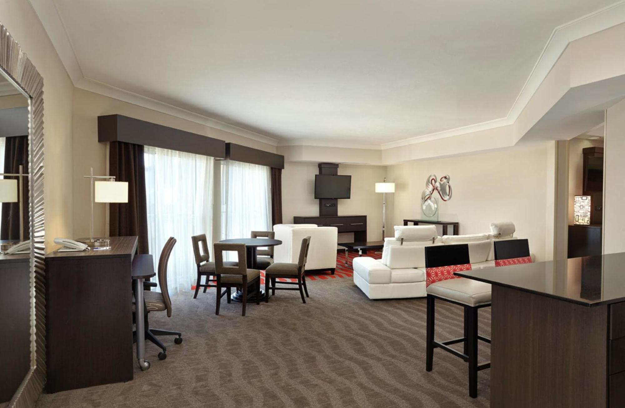 Holiday Inn Express & Suites Naples Downtown - 5Th Avenue By Ihg Εξωτερικό φωτογραφία